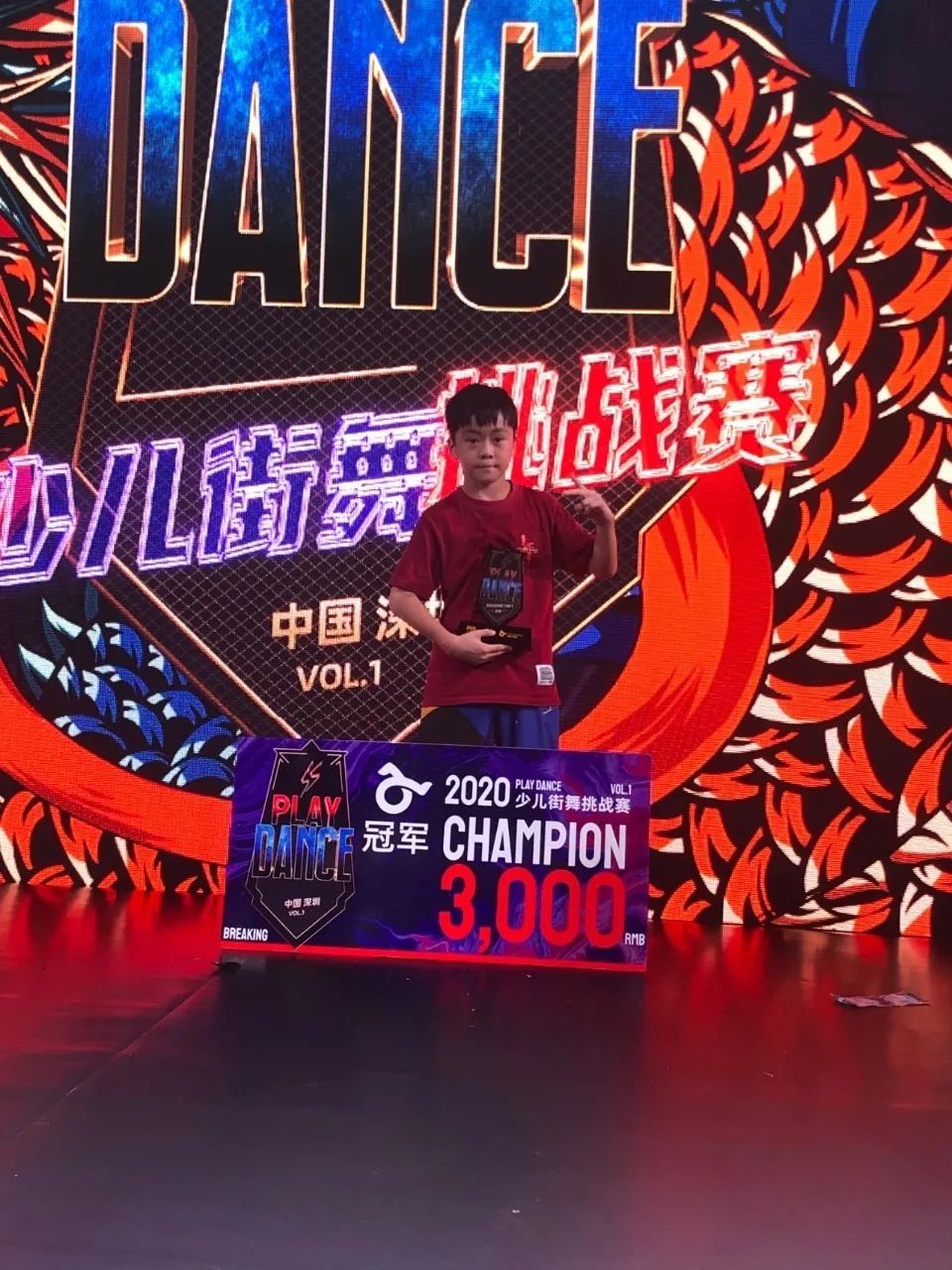 【专访】为街舞花费150万，STO最小队员，仅十岁Bboy刘杨郡楠，凭什么获得75个冠军？